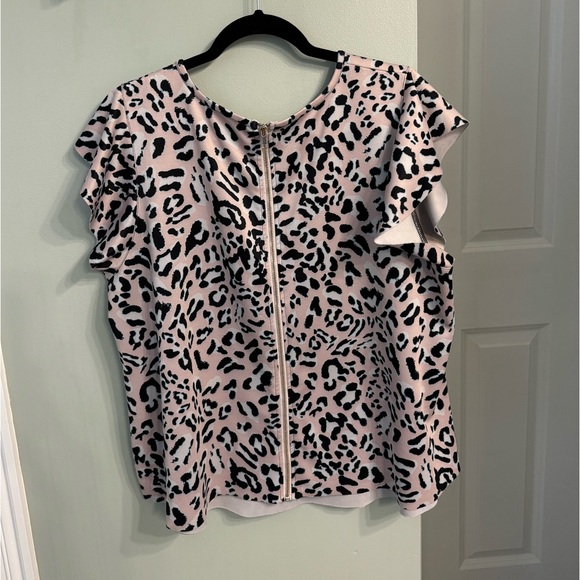 Eloquii Flutter Sleeve Animal Print Top 20 - Picture 3 of 4